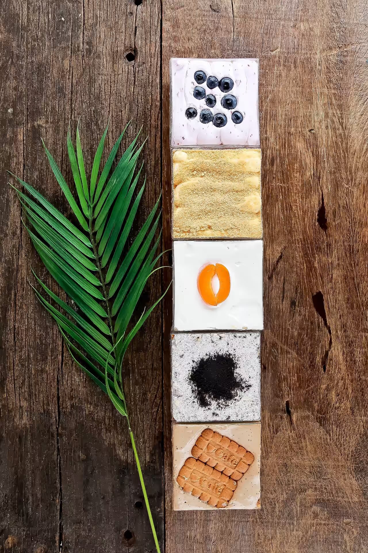 수제 질감 컷 - 손작업 마감 디테일