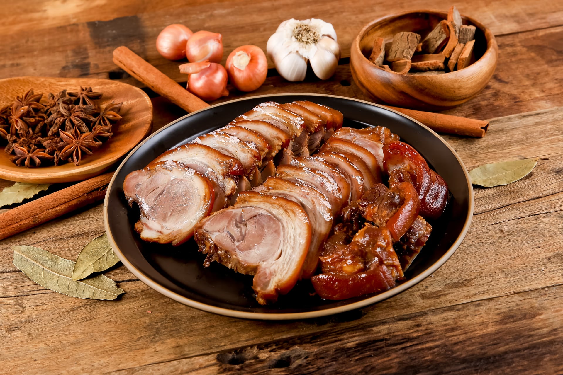 오향정 족발 상세 컷 - 메인 플레이트 구성