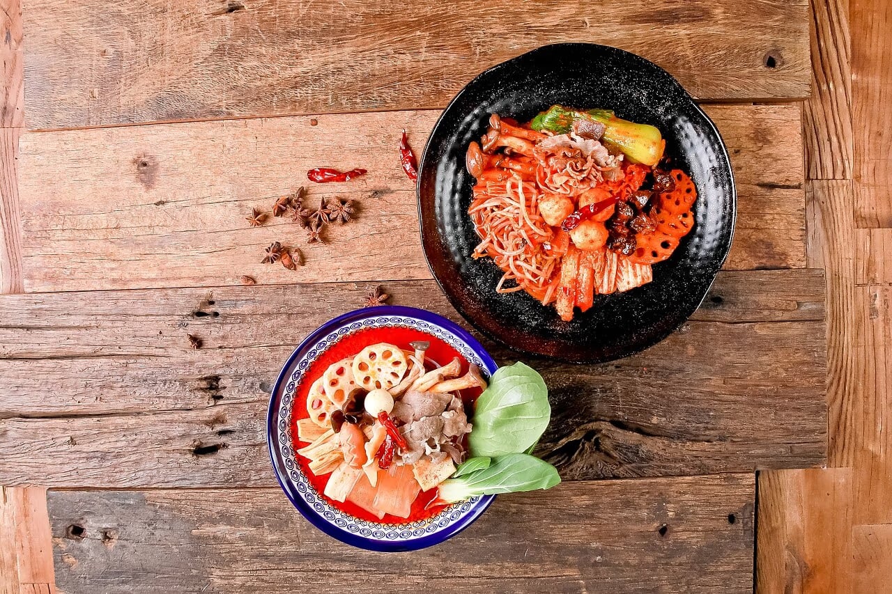 마라롱샤 클로즈업 컷 - 매운 양념 질감 강조