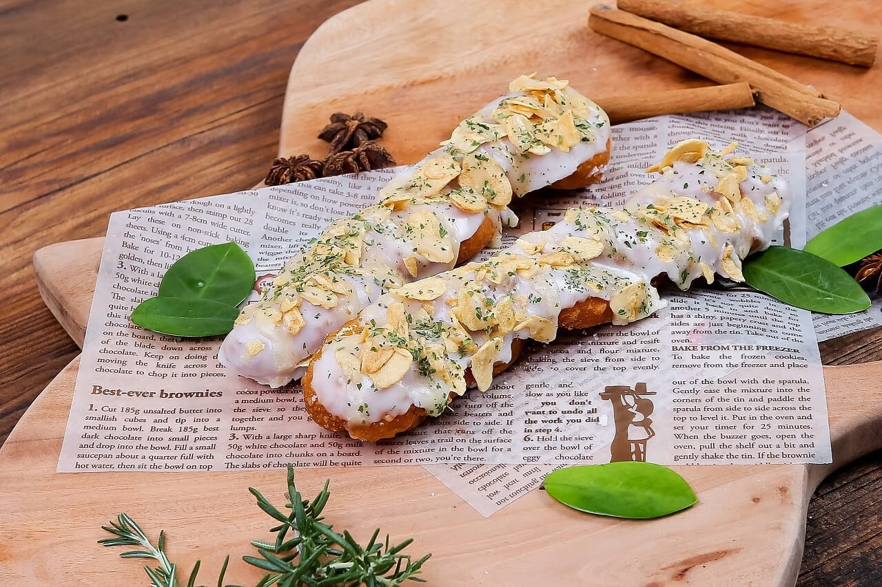 시나몬 슈가 꽈배기 컷 - 파우더 입자 표현