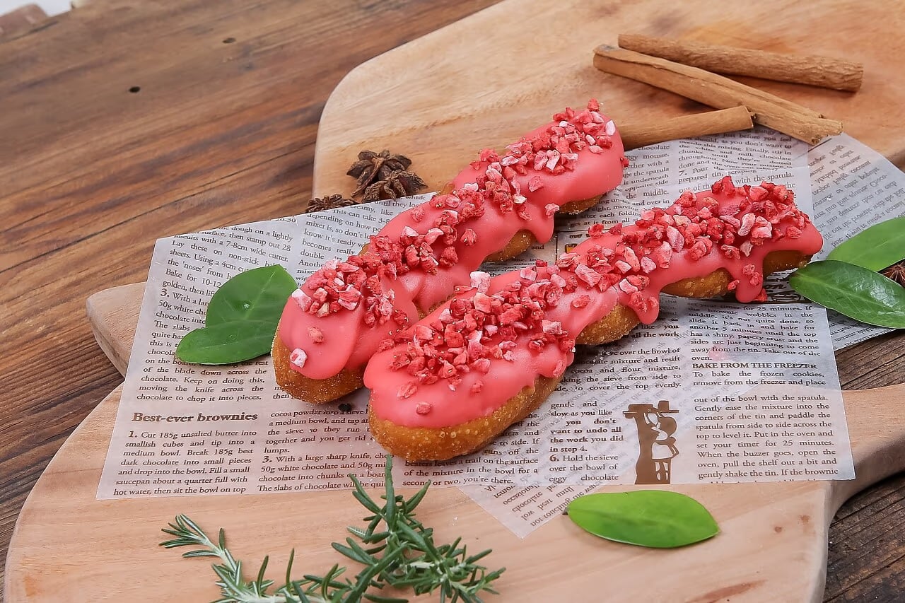 딸기 토핑 꽈배기 컷 - 파스텔 톤 유지