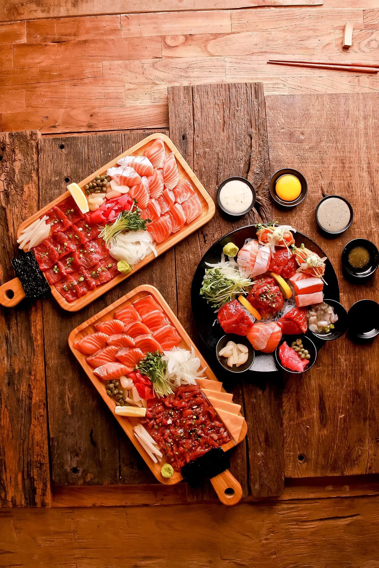 육회 대표 컷 - 붉은 색감과 결 방향 표현