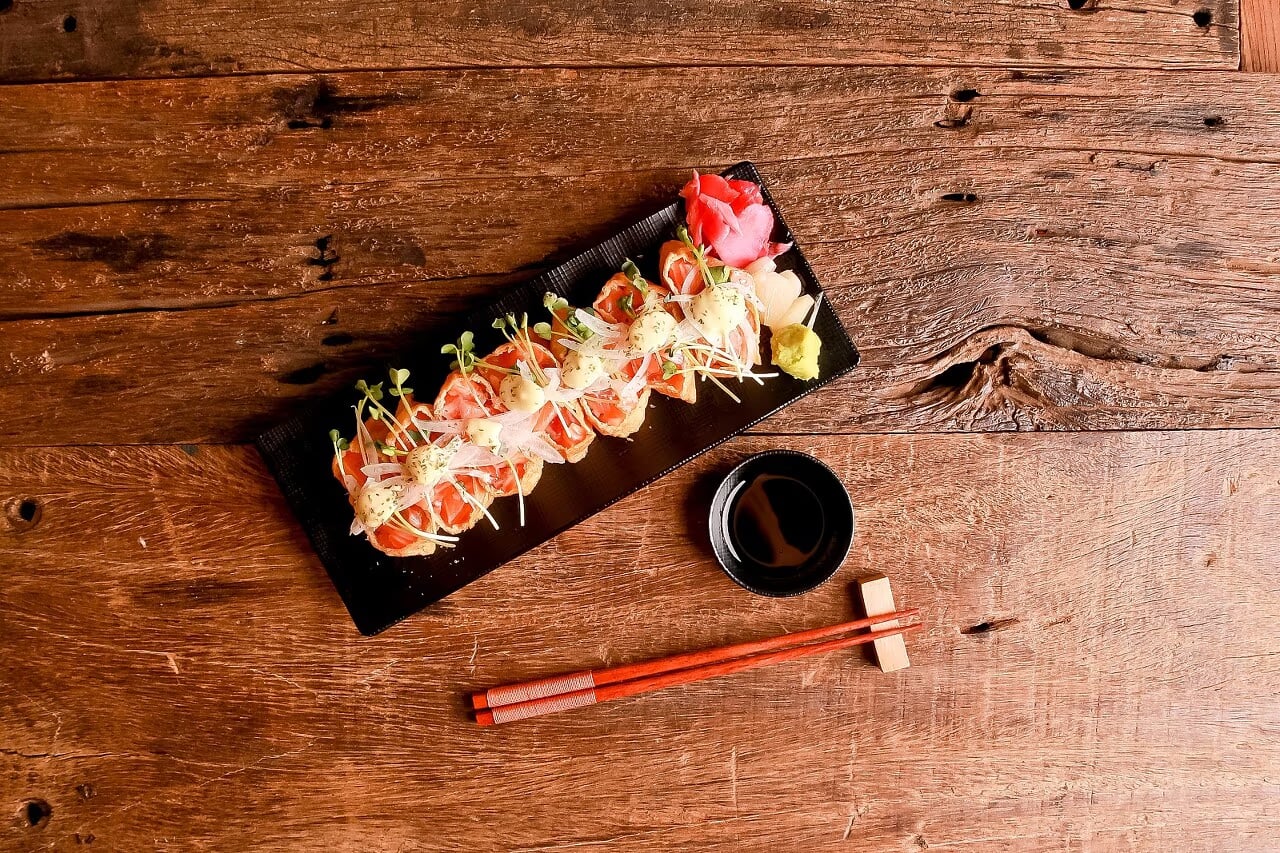 육회+연어 세트 컷 - 메뉴 차이 인지 강화