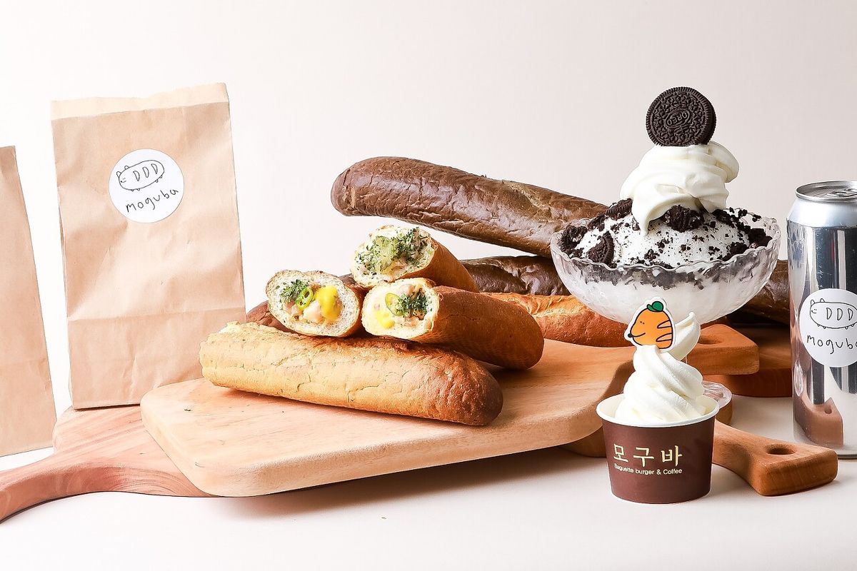 바게뜨, 빙수, 아이스크림, 포장봉투가 함께 있는 전체 세트 컷