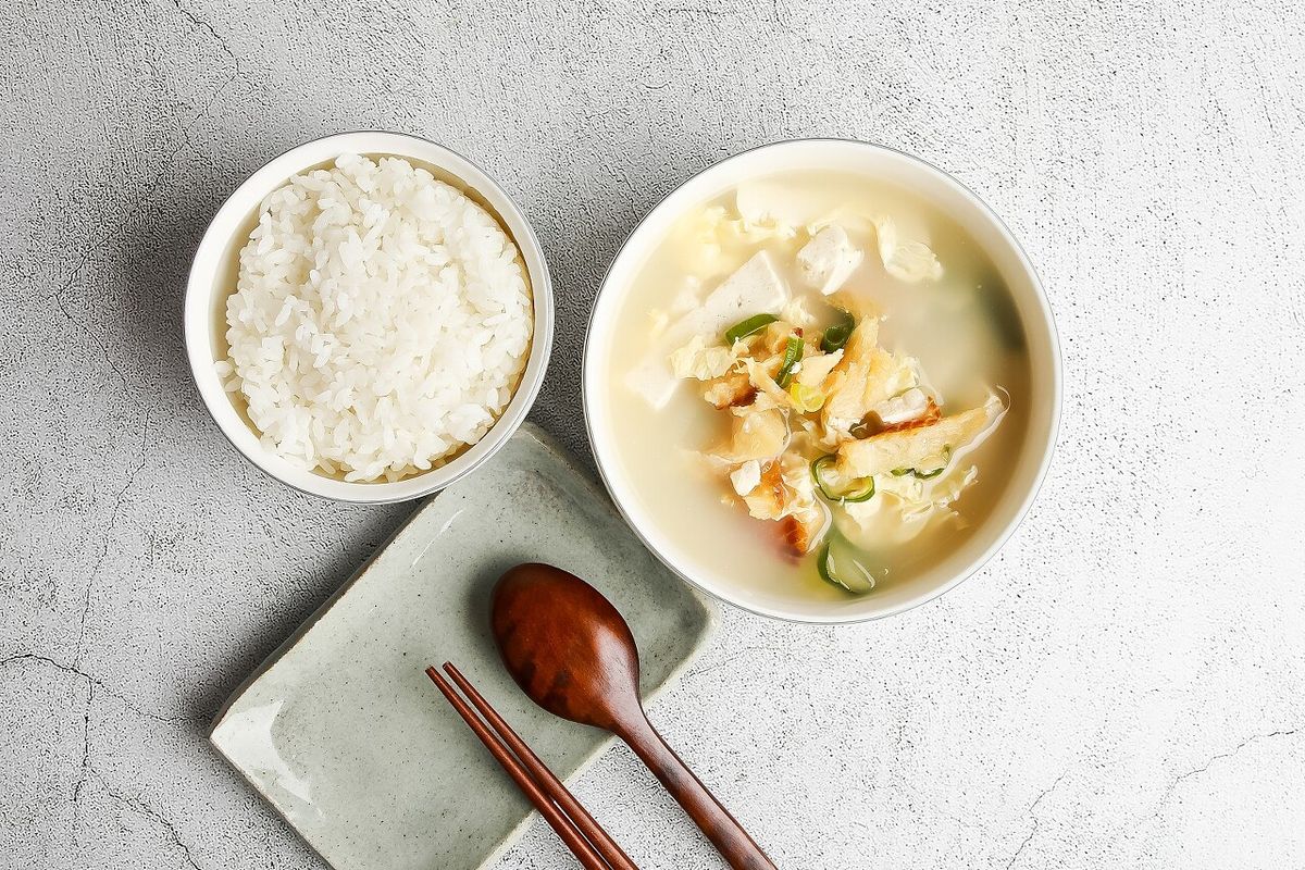 북엇국 촬영 — 반찬을 옆에 놓으니까 국물이 보였다