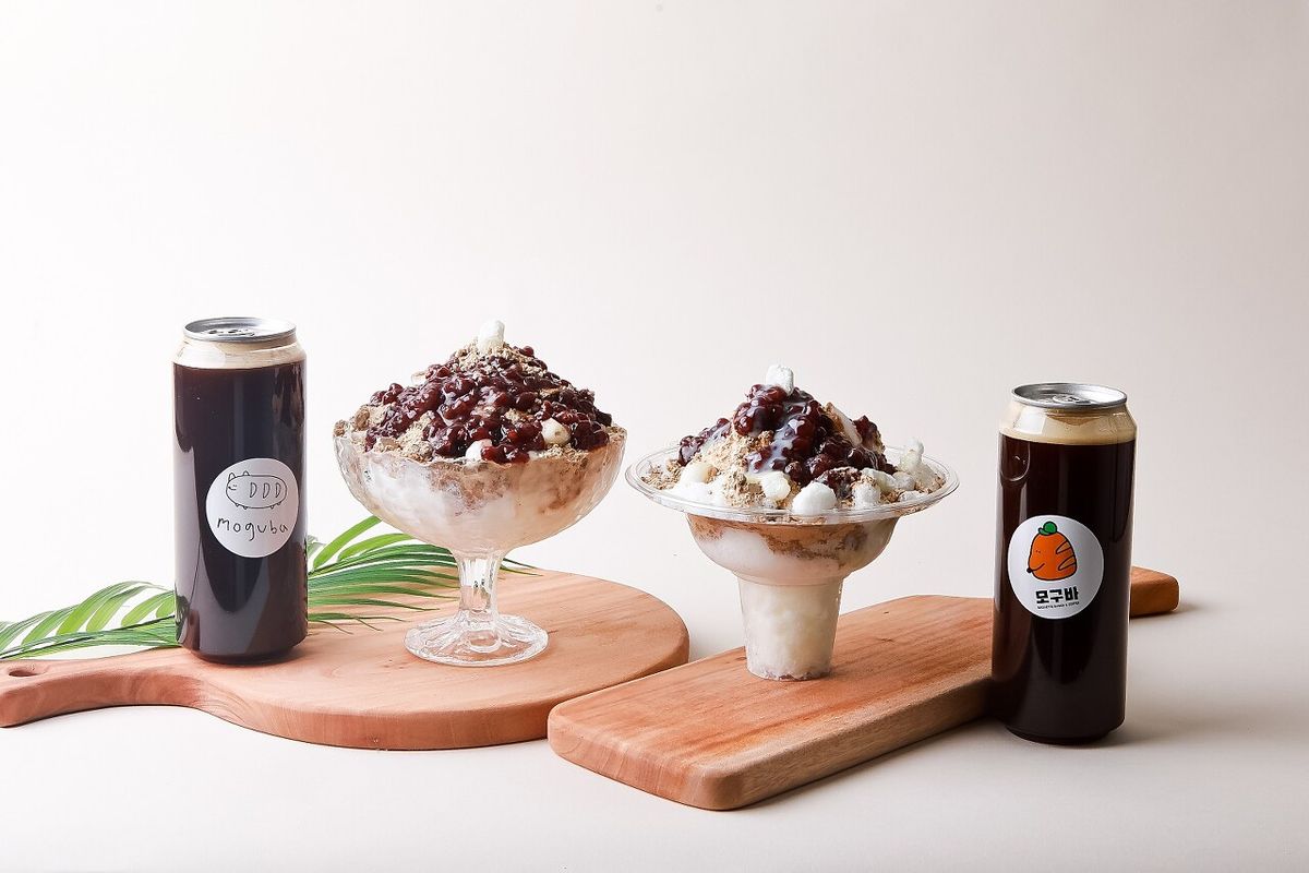 팥빙수 2종과 모구바 음료 2병이 함께 있는 비교 컷