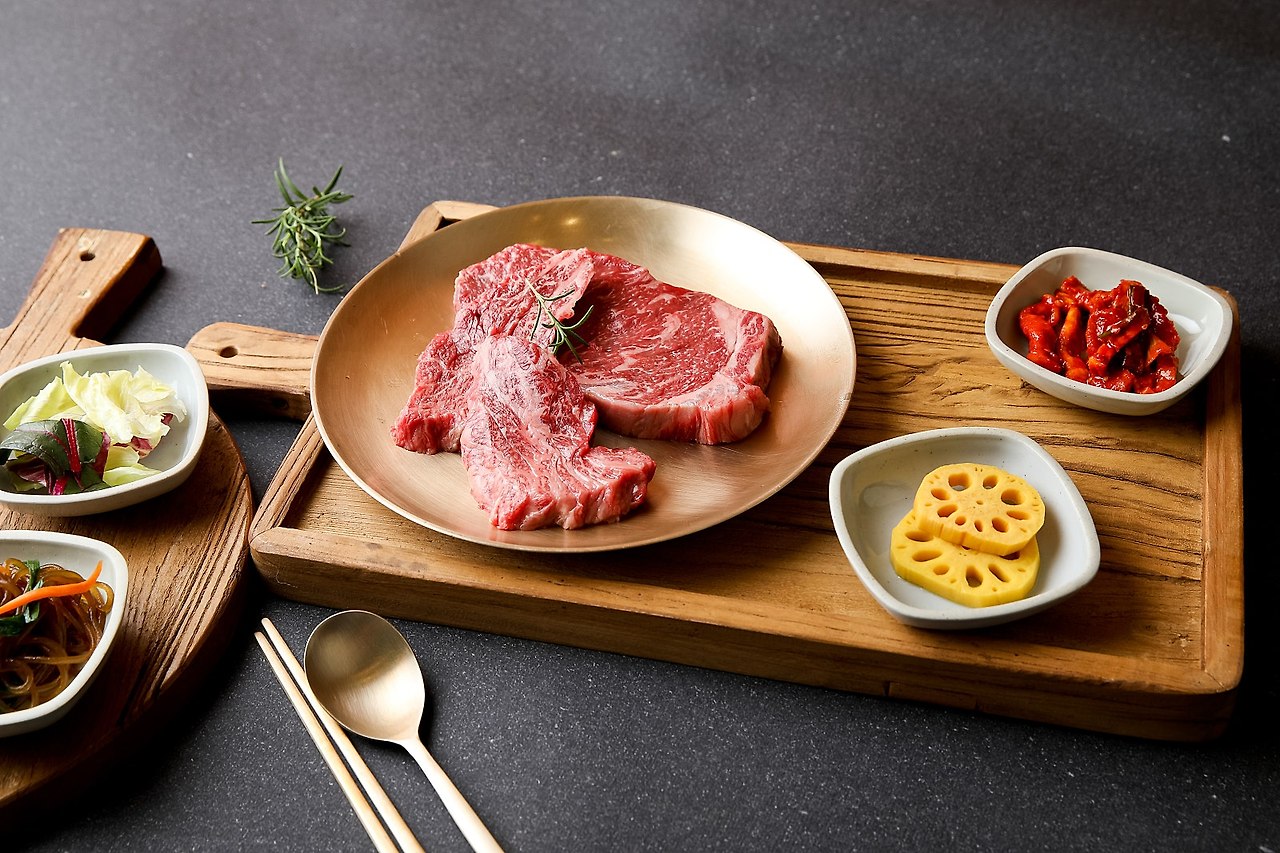 풀세팅 한상 컷, 놋그릇 + 반찬 + 수저 + 젓가락