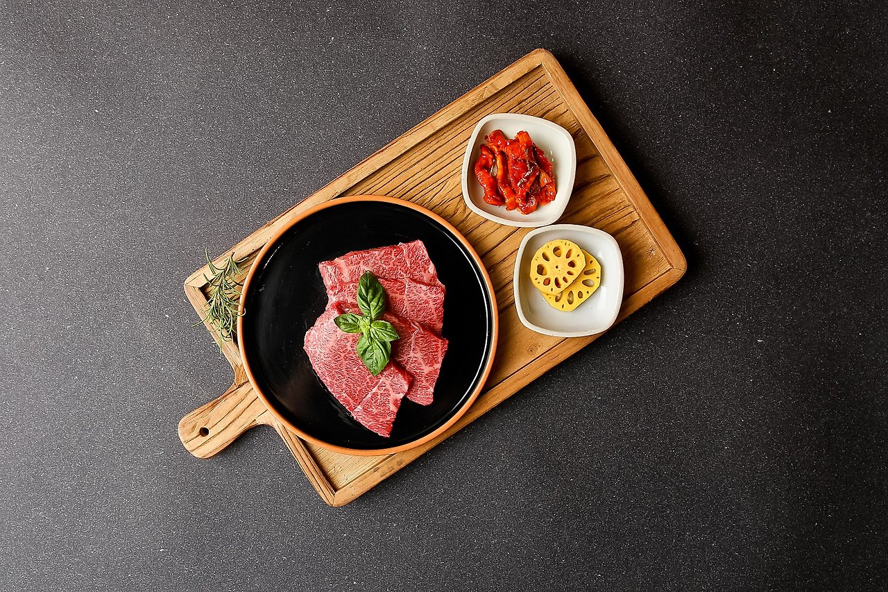 한우 + 반찬 종지 세팅