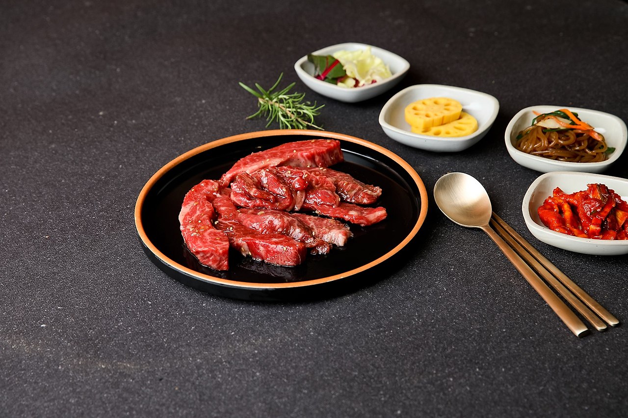 양념 불고기, 검은 접시