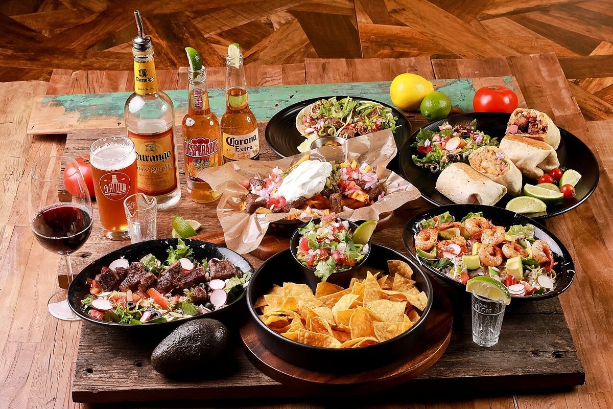 음료 촬영 — 테이블에 놓으면 소품이고, 따로 찍으면 메뉴다